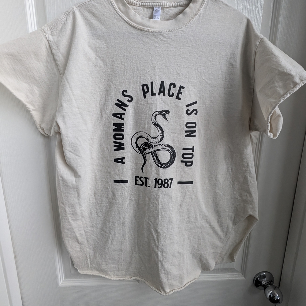 Graphic Short Sleeve Tee in Cream with Snake Print - Picture 3 of 5